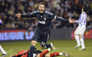 pg电子模拟器：韩国前国脚李记帝以34岁高龄加盟伊朗超拉夫桑詹队，官方确认亚洲足坛新动态