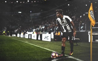 pg电子官网|雷迪克公开抨击判罚标准混乱，多次联系联盟石沉大海，尺度每场各异