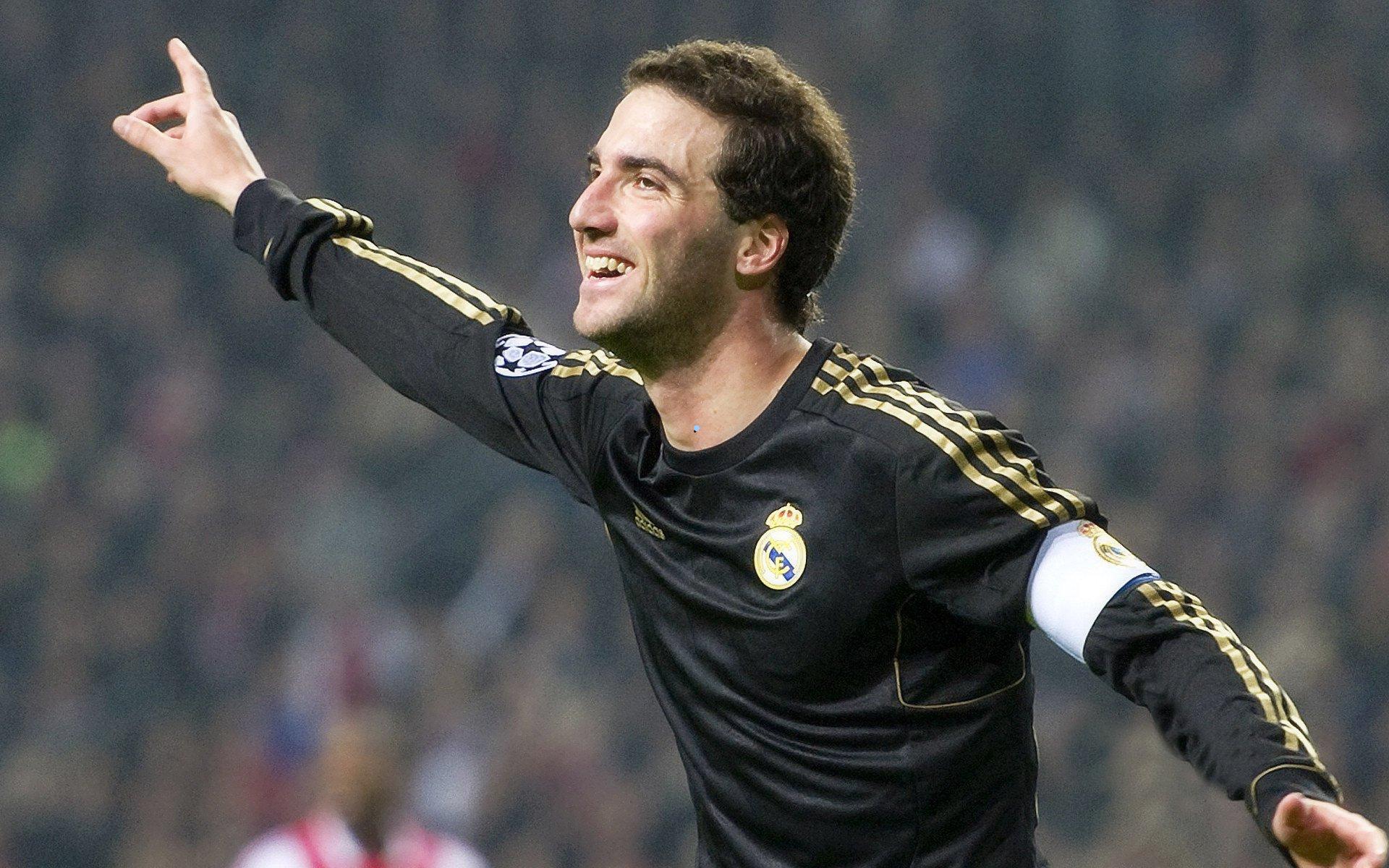 pg电子官网|曼联内部震动，前球星评论引发风波，俱乐部公开批评斯科尔斯与巴特针对利桑德罗的言论-第2张图片-pg模拟器-pg电子模拟器-pg试玩游戏官网